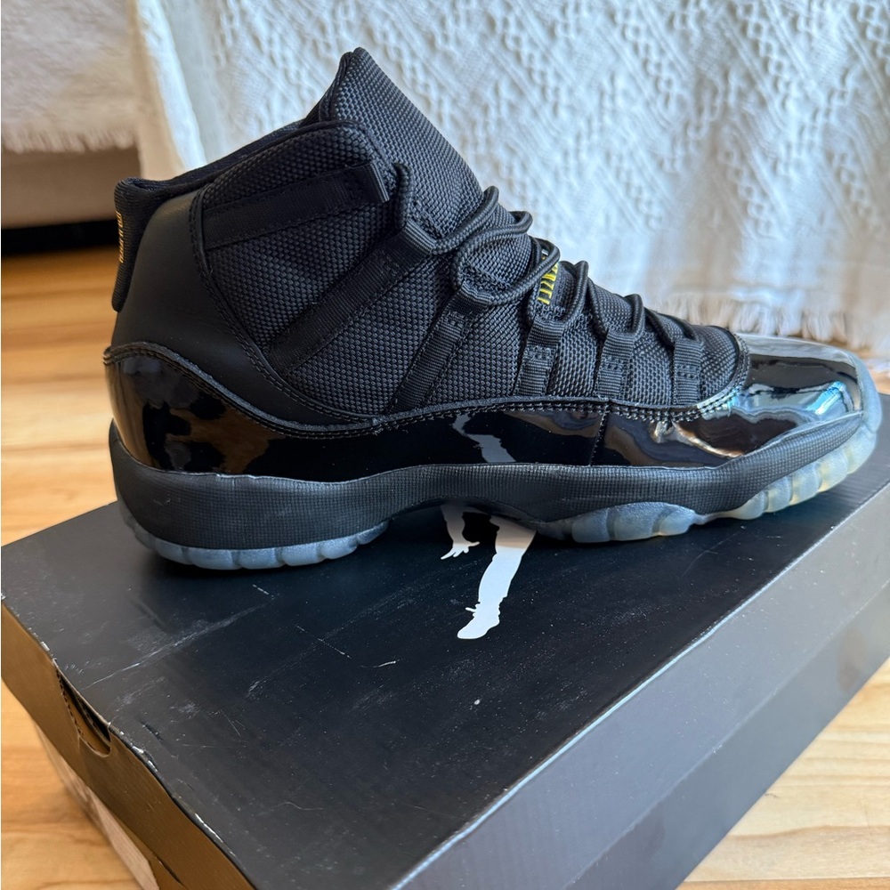 Jordan Retro 11 - youth size 6.5 / women size 8 / black gamma blue - Picture 5 of 10